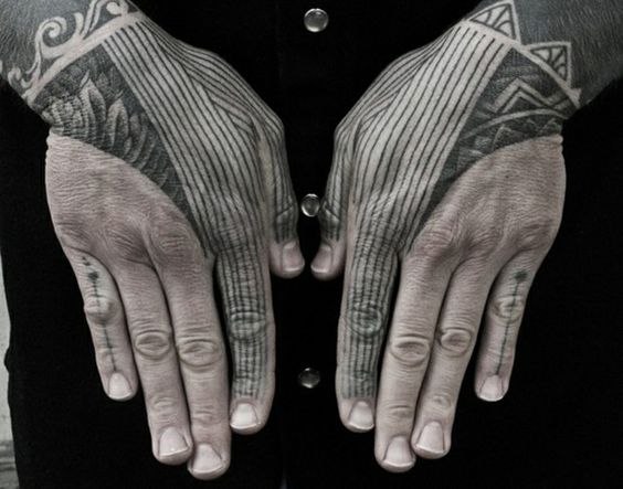 Tatuagem na mão masculina – 80 Ideias iradas e dicas para tatuar!