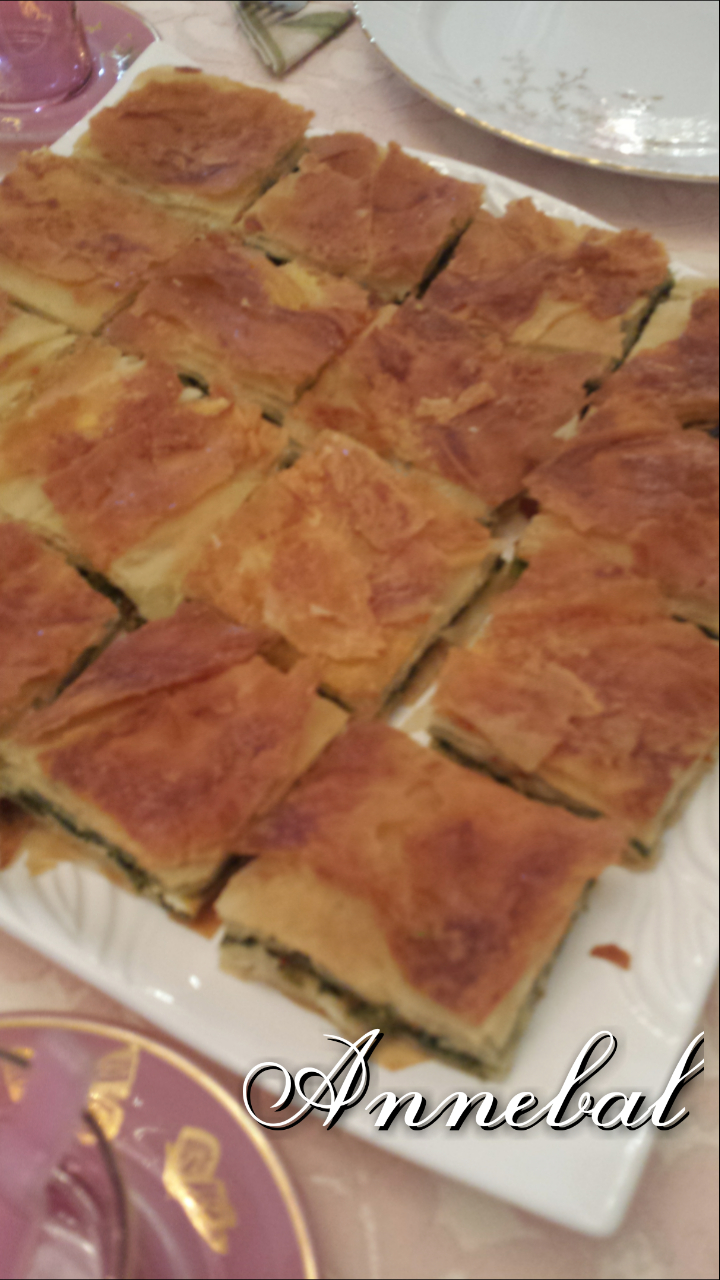 annebal ıspanaklı el açma börek