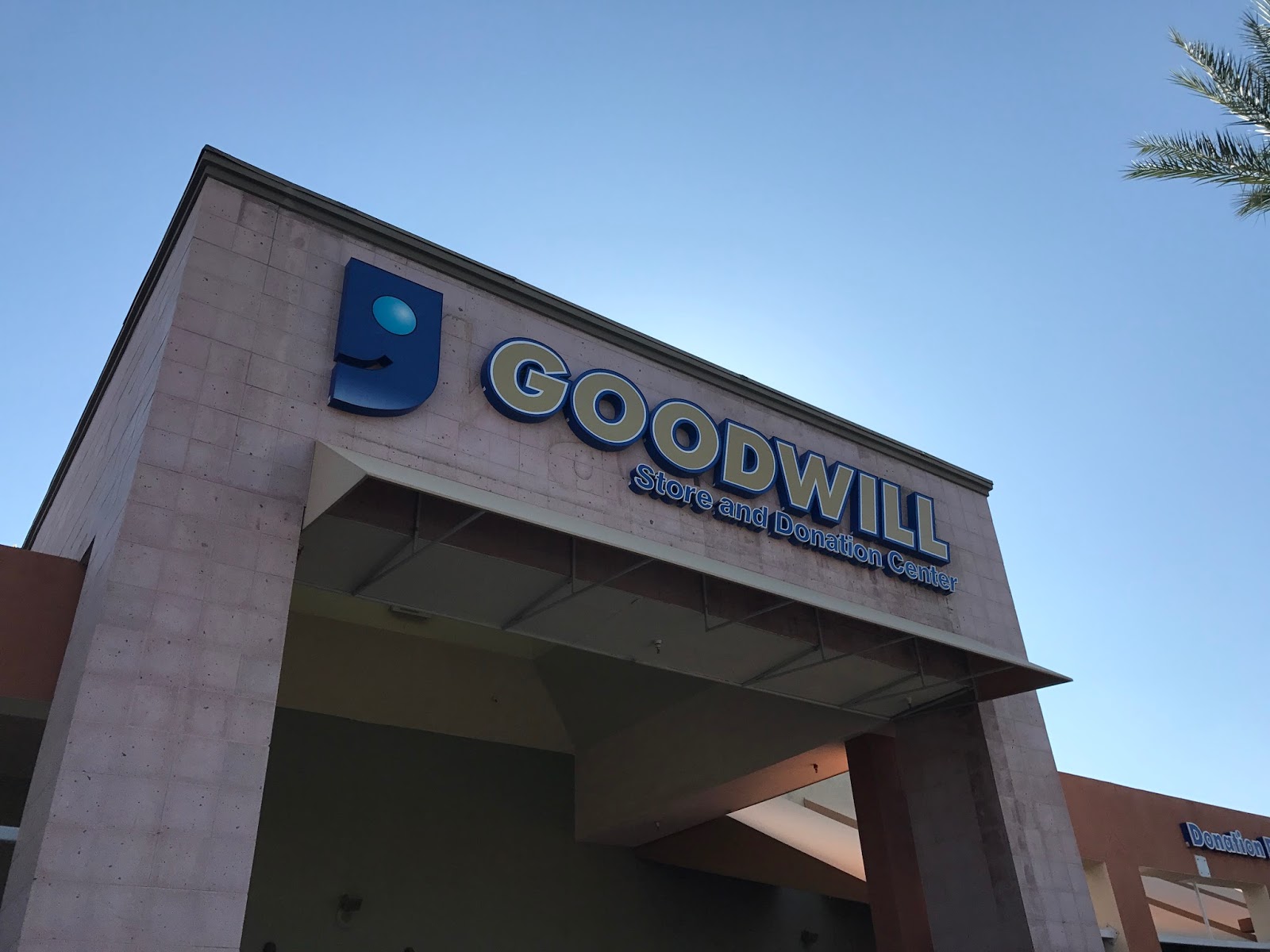 Straddling the Gap Upcycling Goodwill Challenge Pillows!