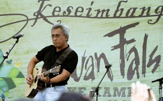 Download Lagu Iwan Fals Terbaru  Mp3 Lengkap 