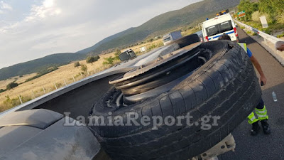 Έσκασε το λάστιχο και τούμπαρε