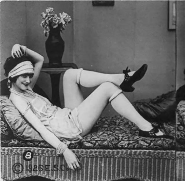 640px x 628px - When 1920s Flappers' Stocking Postcards Were Considered ...