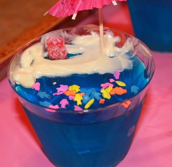 A perfect Island cool dessert that the kids will love to make and eat! During a visit with my nephew Vinny, who is from Upstate New York jello in a little cup