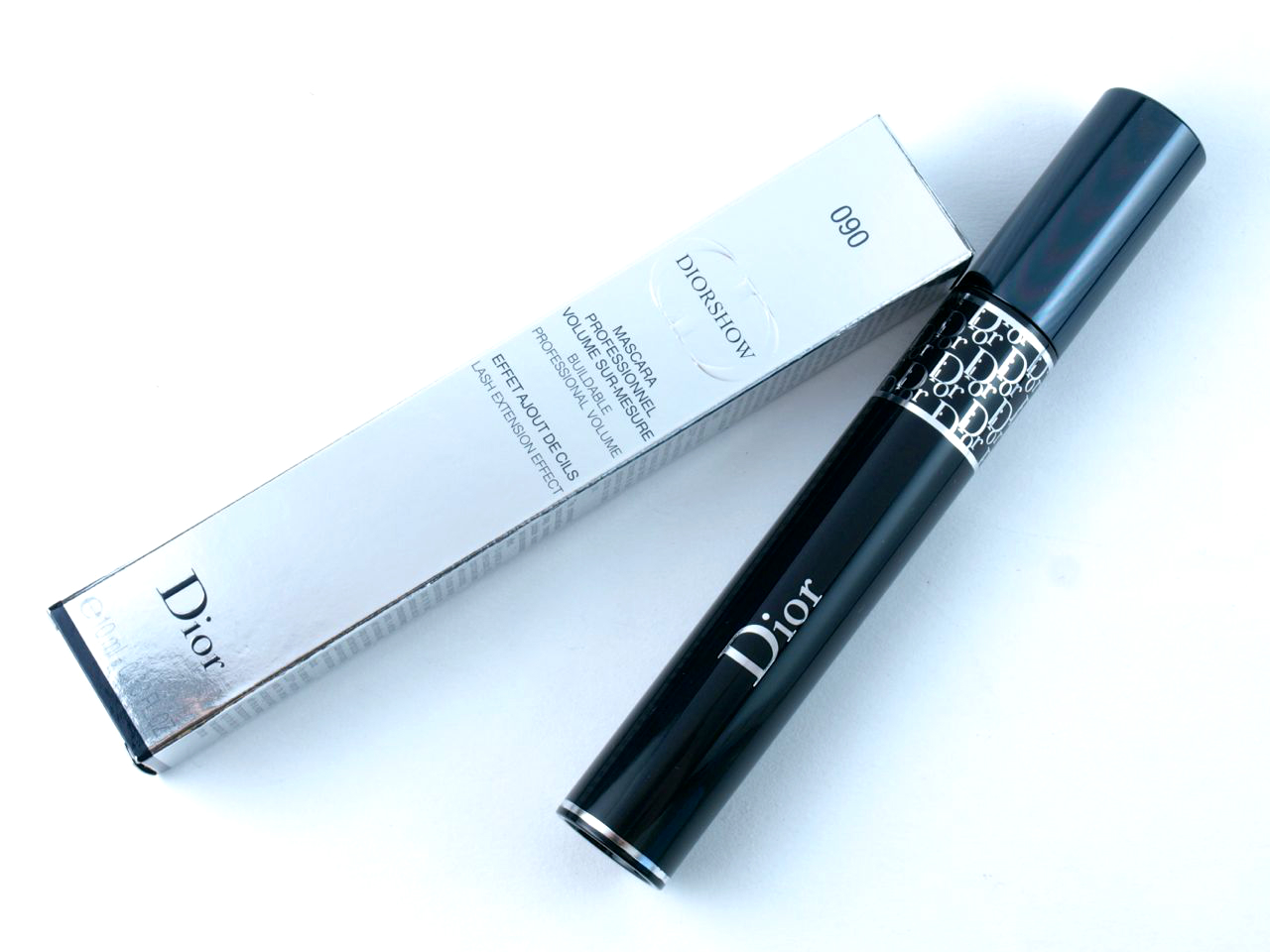 New 2015 Dior Diorshow Mascara with Lash Extension Effect in "090 Pro Black": Review and Swatches