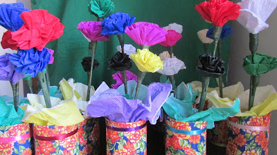 Resultado de imagem para decoração festa centro de mesa com flores e lata