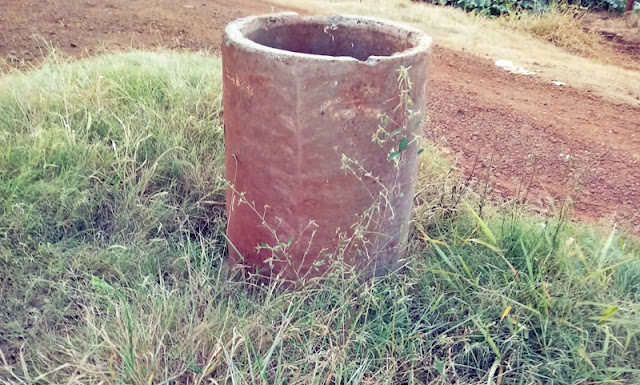 Roncador: Internauta reclama de mato escondendo buraco na Rua Bom Princípio