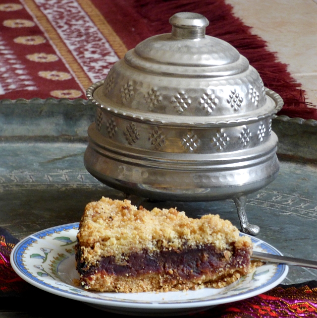 Dattel-Streuselkuchen mit Grieß und Nüssen - Gilacgi | Ägyptische Rezepte