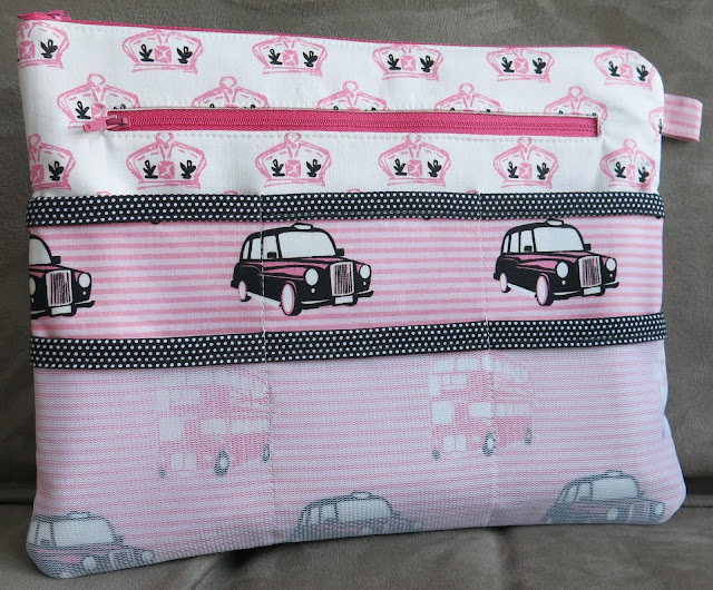 Purse organiser - S.O.T.A.K Handmade pattern -  British Invasion from Riley Blake Designs - Girly London theme pouch