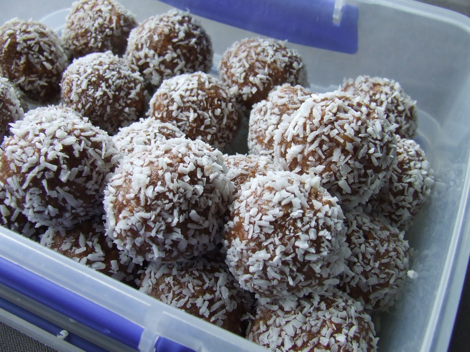 Kiwi Cakes Marshmallow Balls from Kiwicakes test kitchen