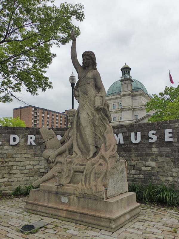 Pittsburgh Murals and Public Art Stone Maidens by Eugenio Pedon