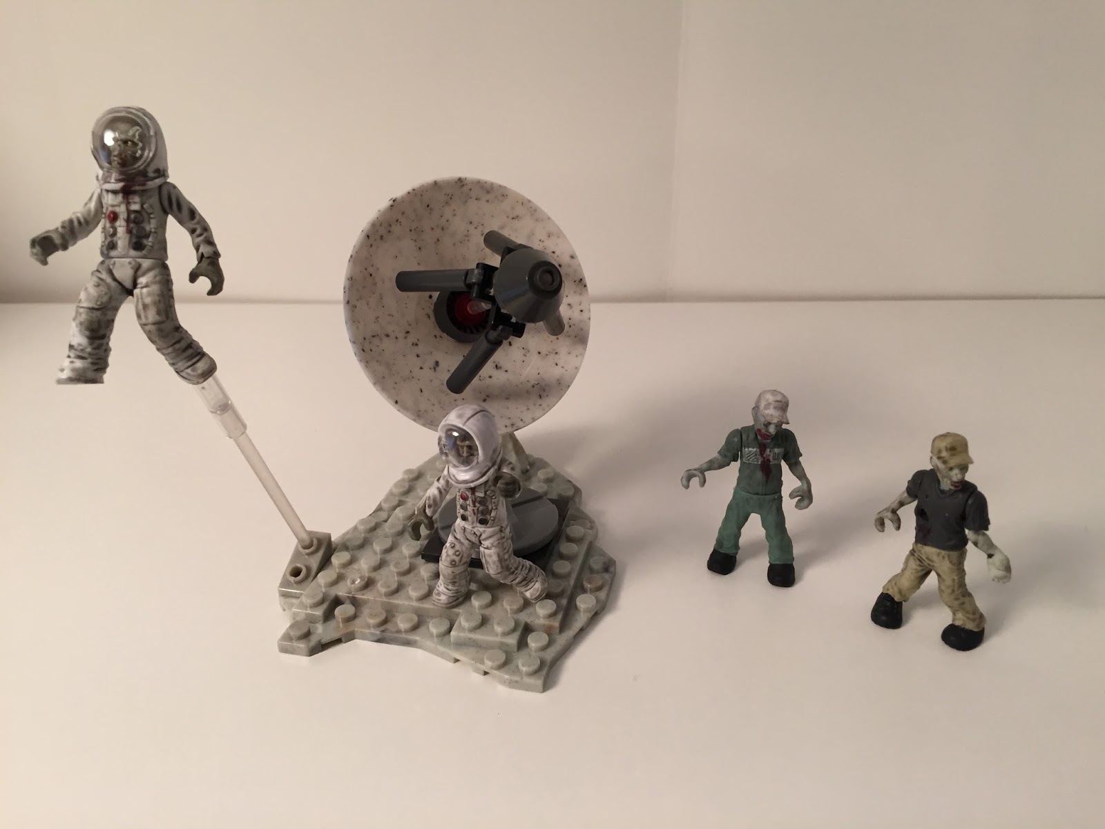 G.I. Jigsaw: Mega Bloks Zombies Moon Mob