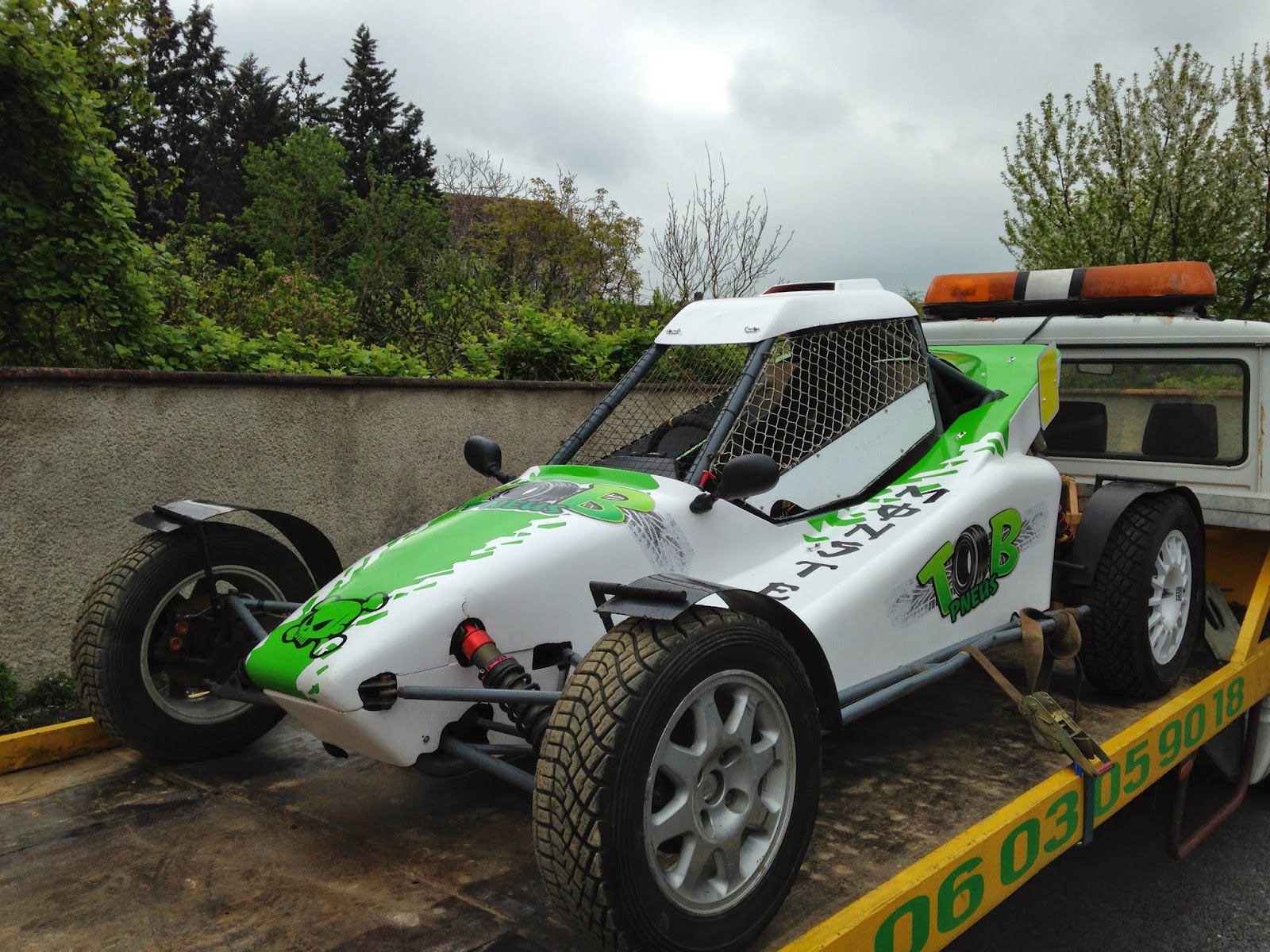 Stick et Pub: Kit Déco sur voiture rallycross