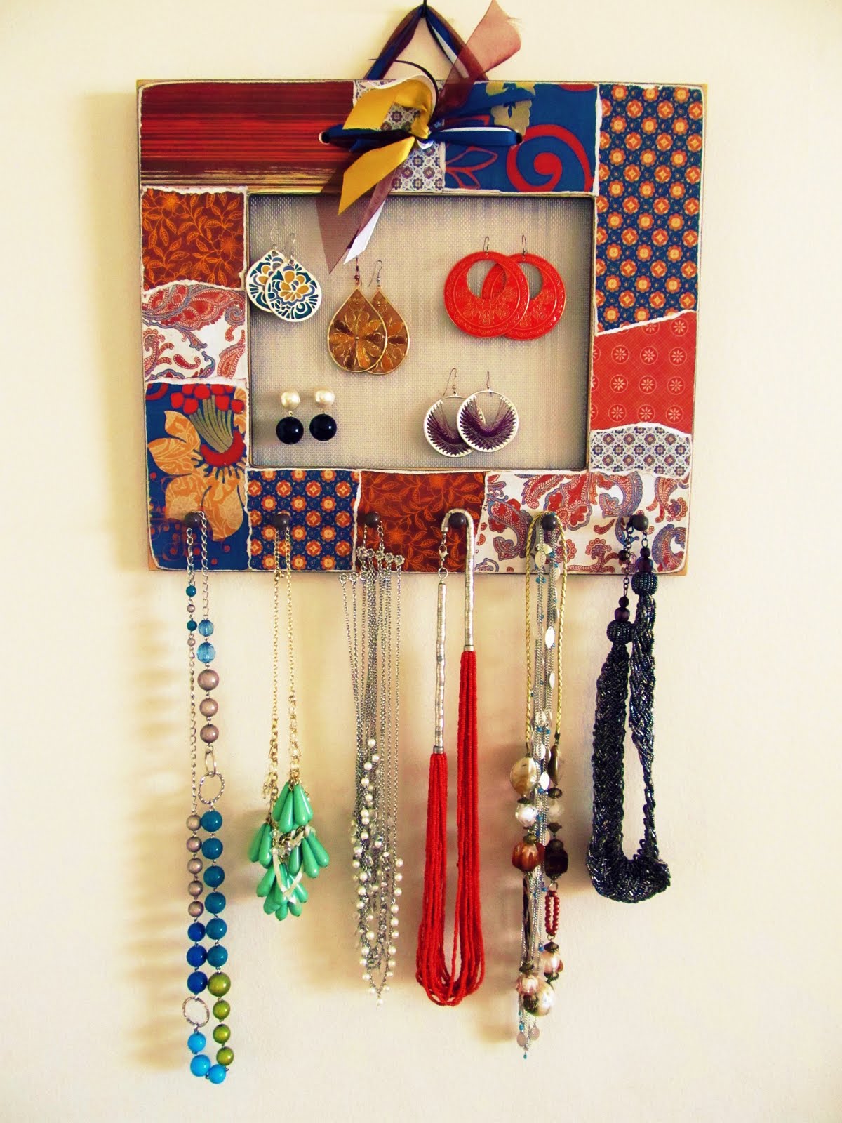 Homemade Jewelry Organizer Tutorial with Pretty Life Anonymous