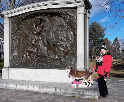 John Paul Jones memorial in Kittery Maine is in a dog friendly park.  Dogs welcome