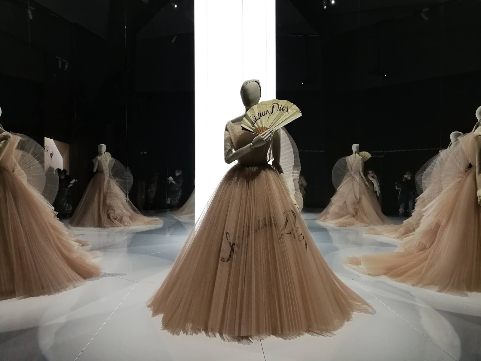 dior exhibition sold out