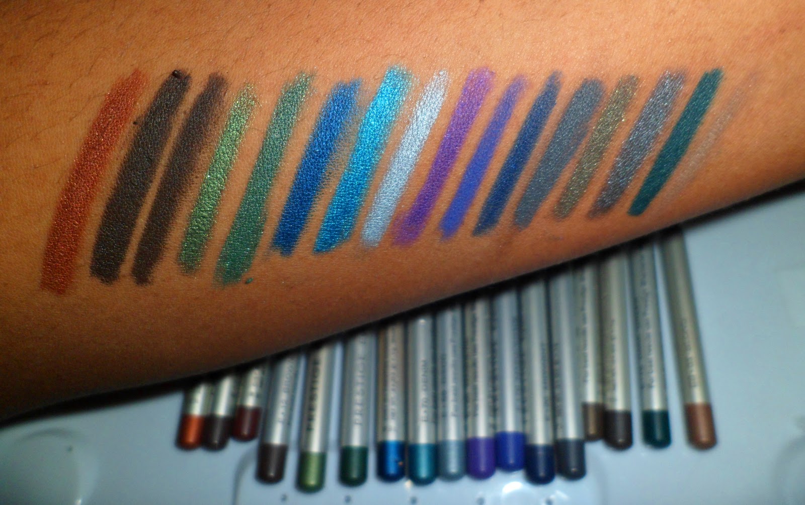 THE MAKE UP JUICE prestige classic kohl eyeliners