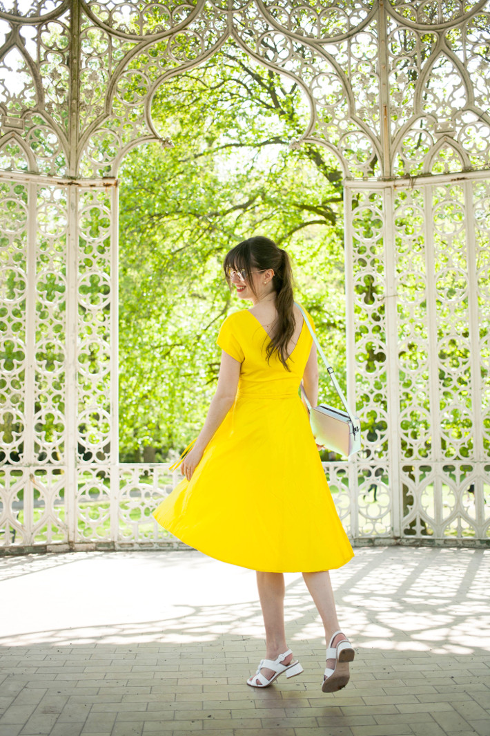 Outfit yellow dress, La La Land moment THE STYLING DUTCHMAN.