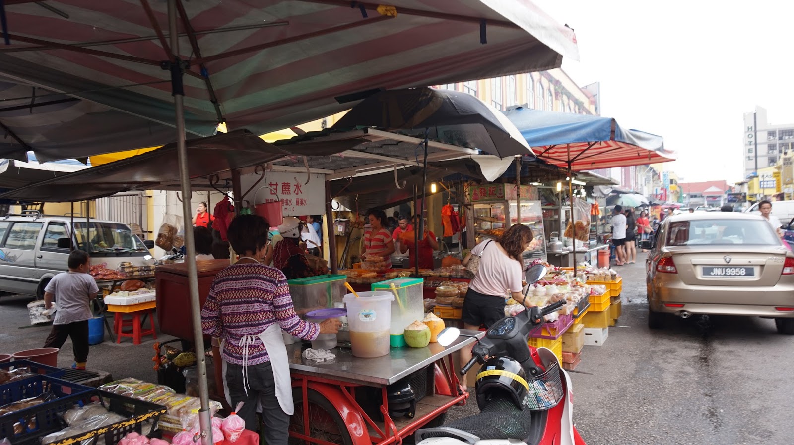 Our Journey Johor Muar Food Hunting at Muar Glutton Street "麻坡贪吃街"