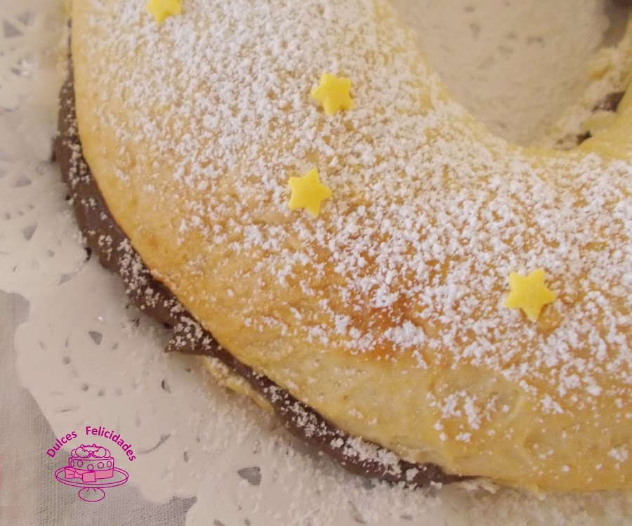 Roscón de reyes decorado con fodant