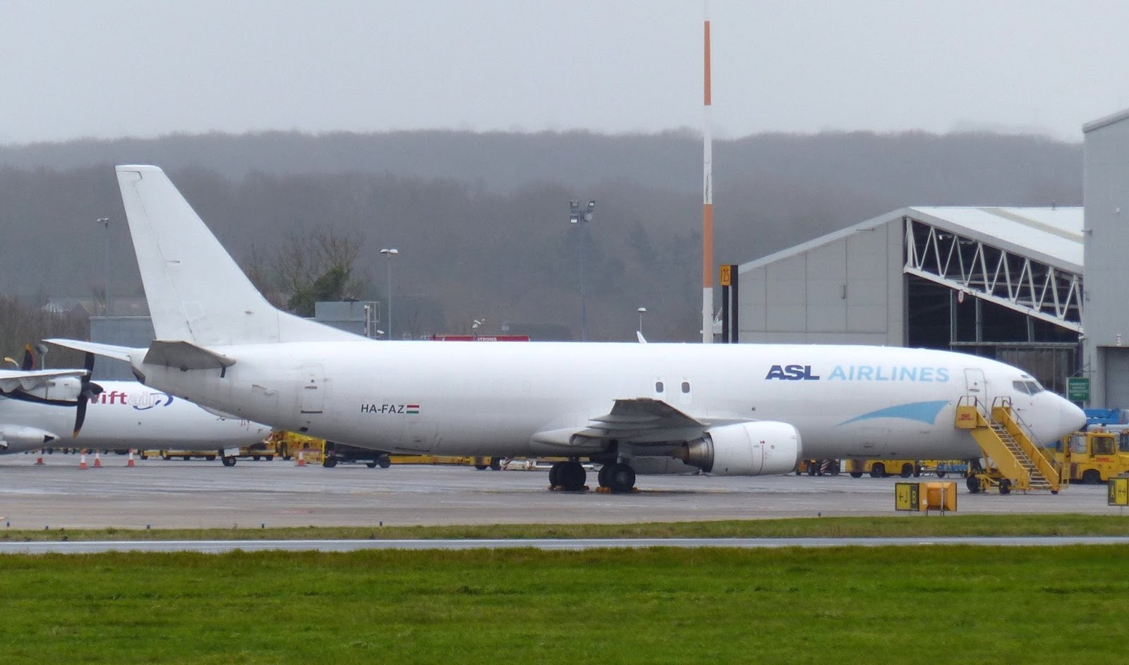 East Midlands Airport (EMA) Daily Movements 2017