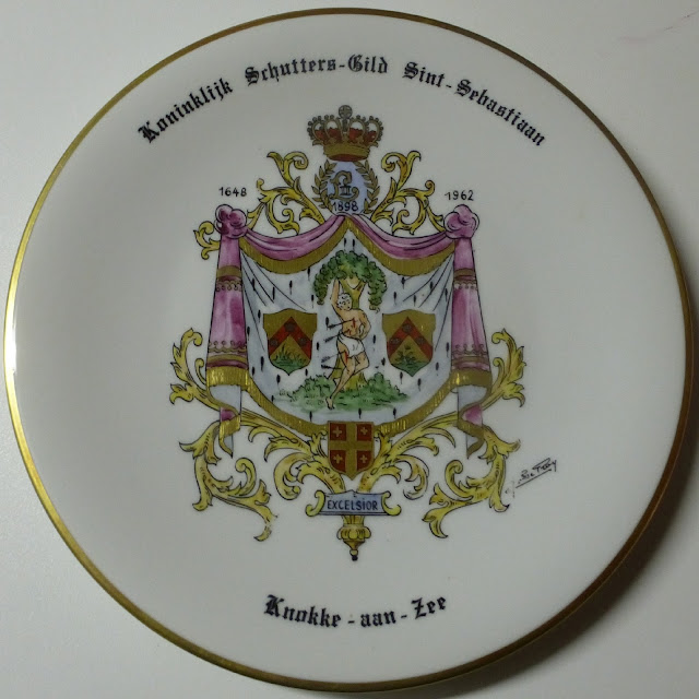 Een schuttersbord van schuttersgilde Sint Sebastiaan uit Knokke.