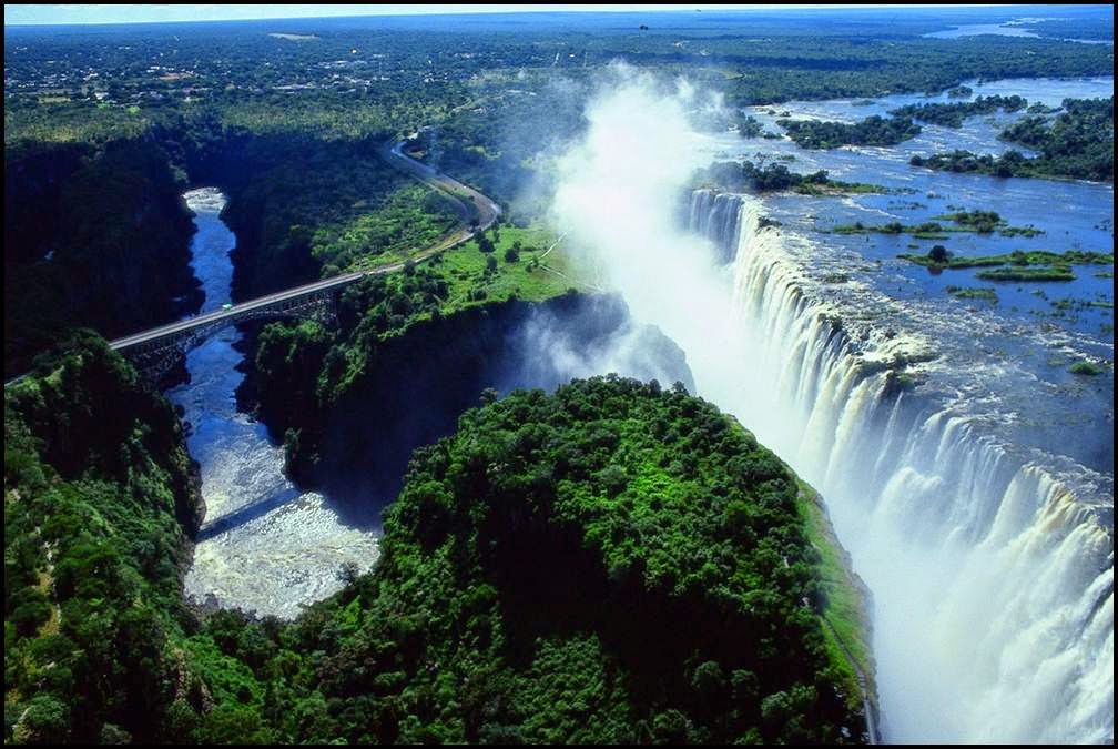 Travel Tourism And Landscapes Destinations: Victoria Falls (Mosi-oa-Tunya):  Travel one of the largest and beautiful waterfall of the world (Part – 1)