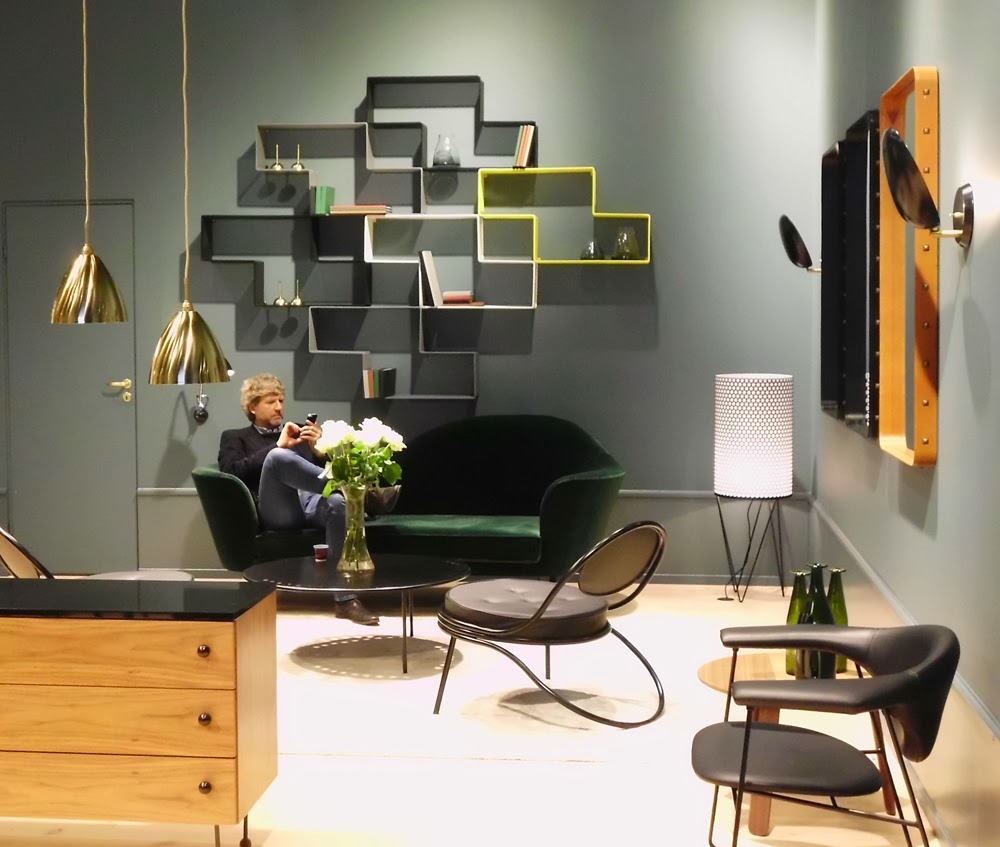 GUBI Designklassiker-Möbel und Leuchten aus dem Mid-Century Design auf der Kölner Möbelmesse imm cologne 2014