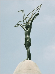 อนุสาวรีย์สันติภาพเด็กหญิงซาดาโกะ (Sadako Peace Monument)