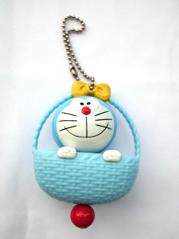 makacio com Gantungan Kunci Doraemon Keranjang Rp 20 000 