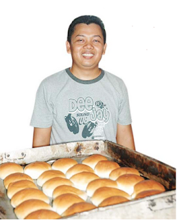  Berikut tips menjadi pengusaha muda UKM mantan TKI Kisah Sukses :  UKM Mantan TKI Punya Pabrik Roti KickAndy