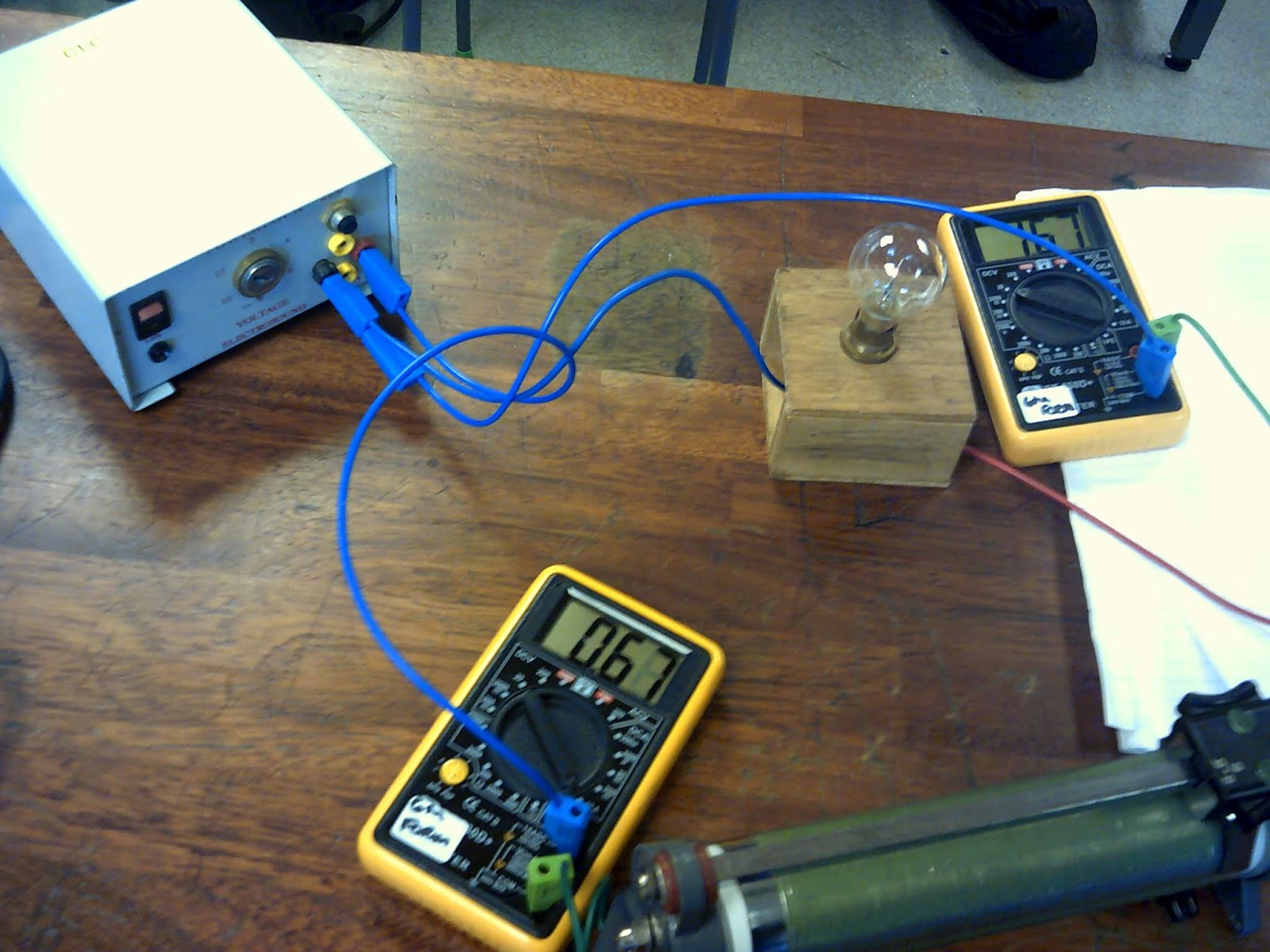 wigton physics Variable resistor controlling a bulb