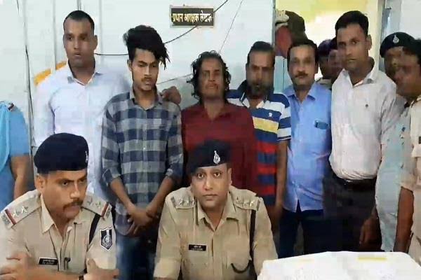 कलर प्रिंटर से 200 रुपए के नकली नोट छापने वाले गिरोह का पर्दाफाश, 3 गिरफ्तार asha-news- khandwa news-Color-printer-busted-for-printing-fake-currency-worth-200-rupees-3-arrested-khandwa-madhya-pradesh-कलर प्रिंटर से 200 रुपए के नकली नोट छापने वाले गिरोह का पर्दाफाश, 3 गिरफ्तार