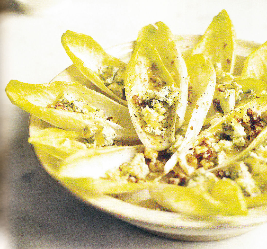 Hanneica&amp;#39;s Kitchen: Chicory Walnut and Stilton Salad