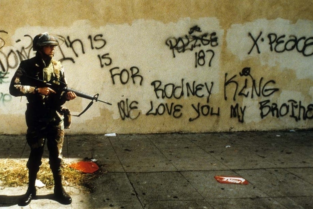 6 -  pequeñas curiosidades  - Página 22 Photos+of+The+1992+Los+Angeles+Riots+(14)