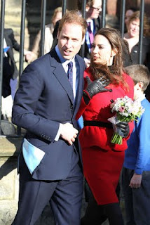  Prince William Wedding News: Prince William and Kate : Kiss for the kingdom