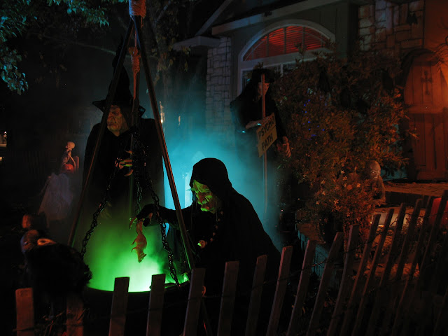Something wicKED this way comes....: Gotta love witches in a yard haunt ...