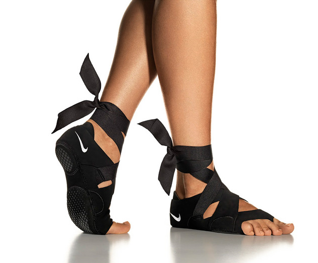 Cover Girl: Nike Studio Wrap: cinco zapatillas una