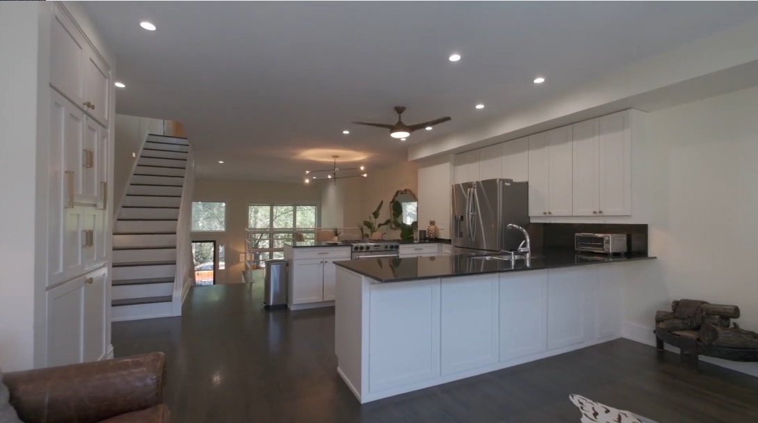 Tour 1613 W Erie St vs. 11 Interior Design Photos