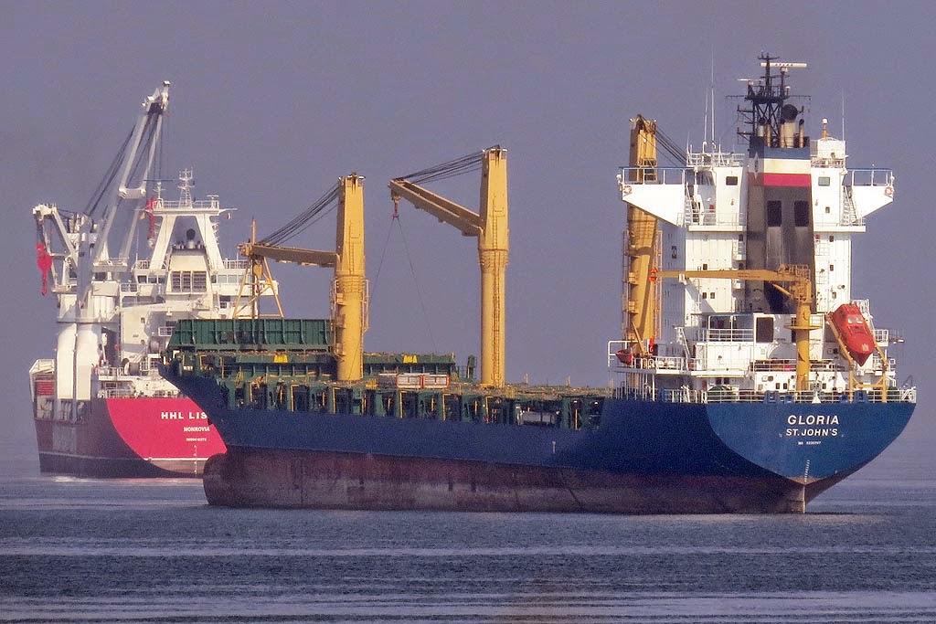 Container ship Gloria, IMO 9230787, cargo ship HHL Lisbon, IMO 9418975, Livorno