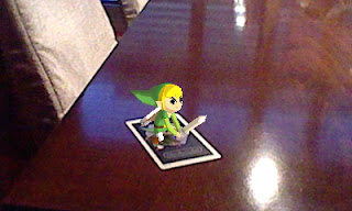Link asegurando la mesa