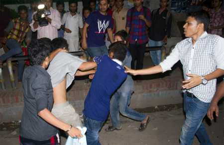 attack on anti vat protest%2Bcopy 321698 ভ্যাট বিরোধী শিক্ষার্থীদের ওপর হামলা