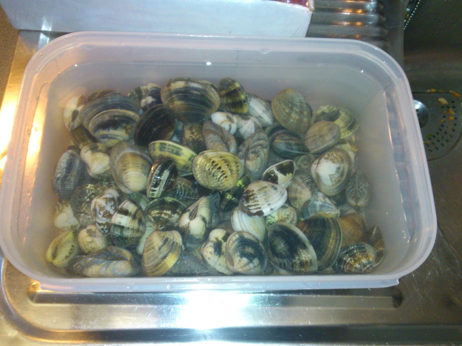 A politically incorrect kitchen: Spaghetti prawns and clams
