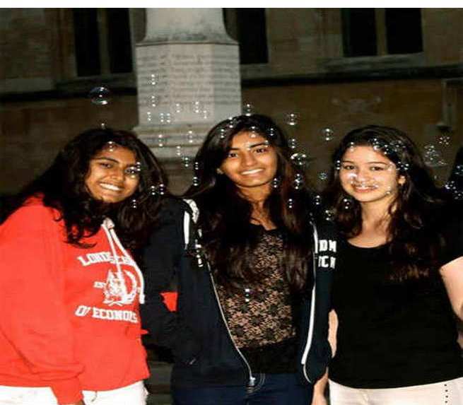 Sara Tendulkar and Sana Ganguly with friend