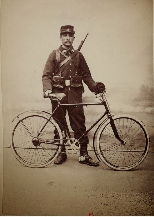 Солдат на велосипеде