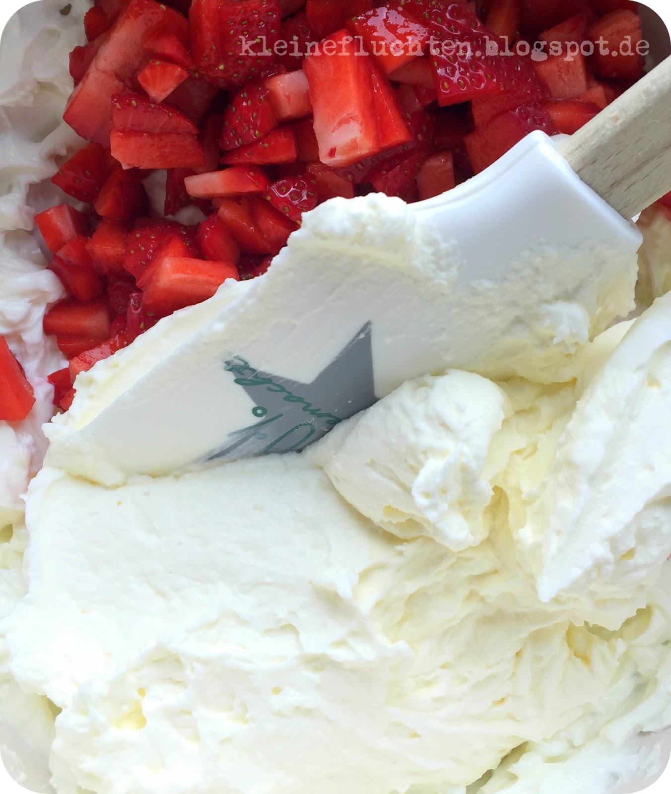 Biskuitrolle Mit Erdbeer Quark Ich Back S Mir Kleine