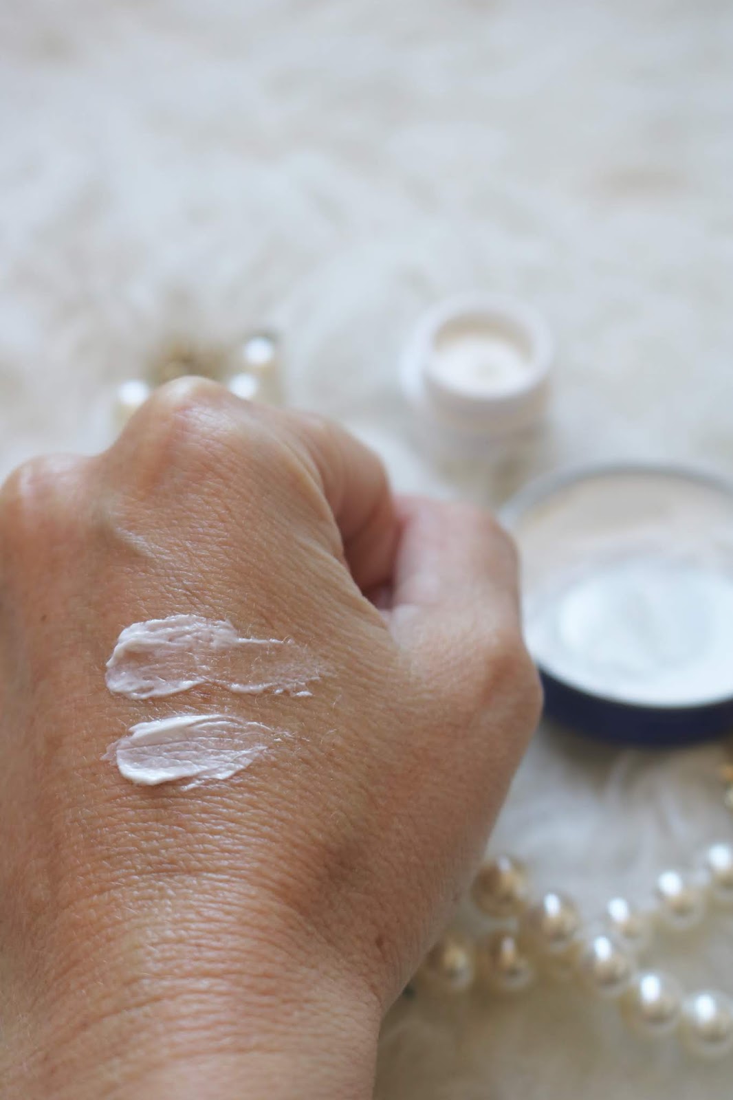 LA MER Crème vs. NIVEA Crème 325 vs 5 which one performs better?