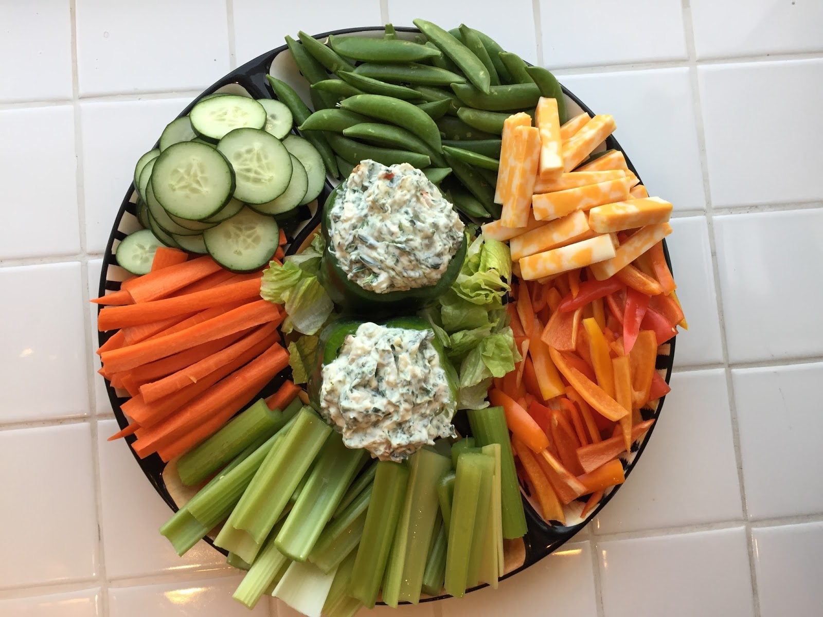 Homemade Veggie Tray with Spinach Veggie Dip Veggie tray, Vegetable platter, Knorr vegetable
