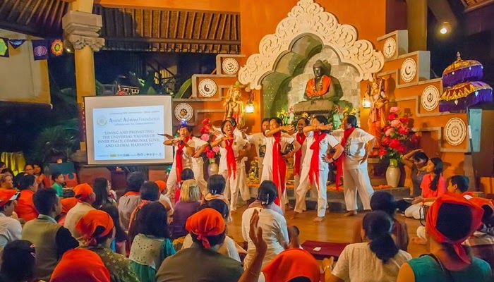 Lewat Yoga, Semai Kedamaian dan Cinta Kasih