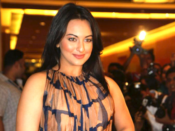 Sonakshi sinha at Vikram Phadnis' show LFW 2012 1 - Sonakshi, Neha, Karishma & Sangeeta @ Vikram Phadnis' show LFW 2012 