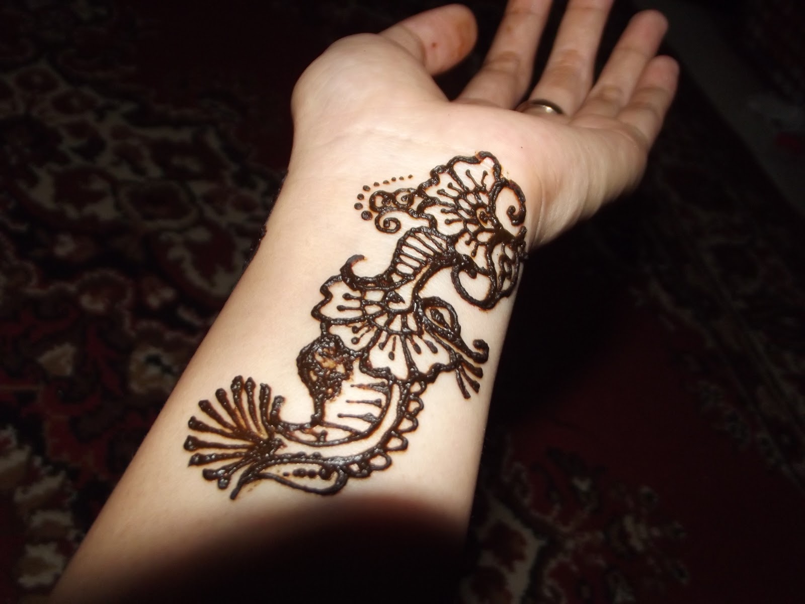  gambar hena tangan henna art simple di telapak tangan 